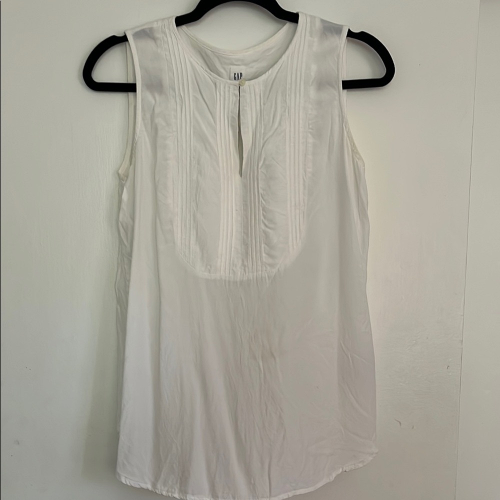 GAP Women's White Sleeveless Top size S with tuck detail and button